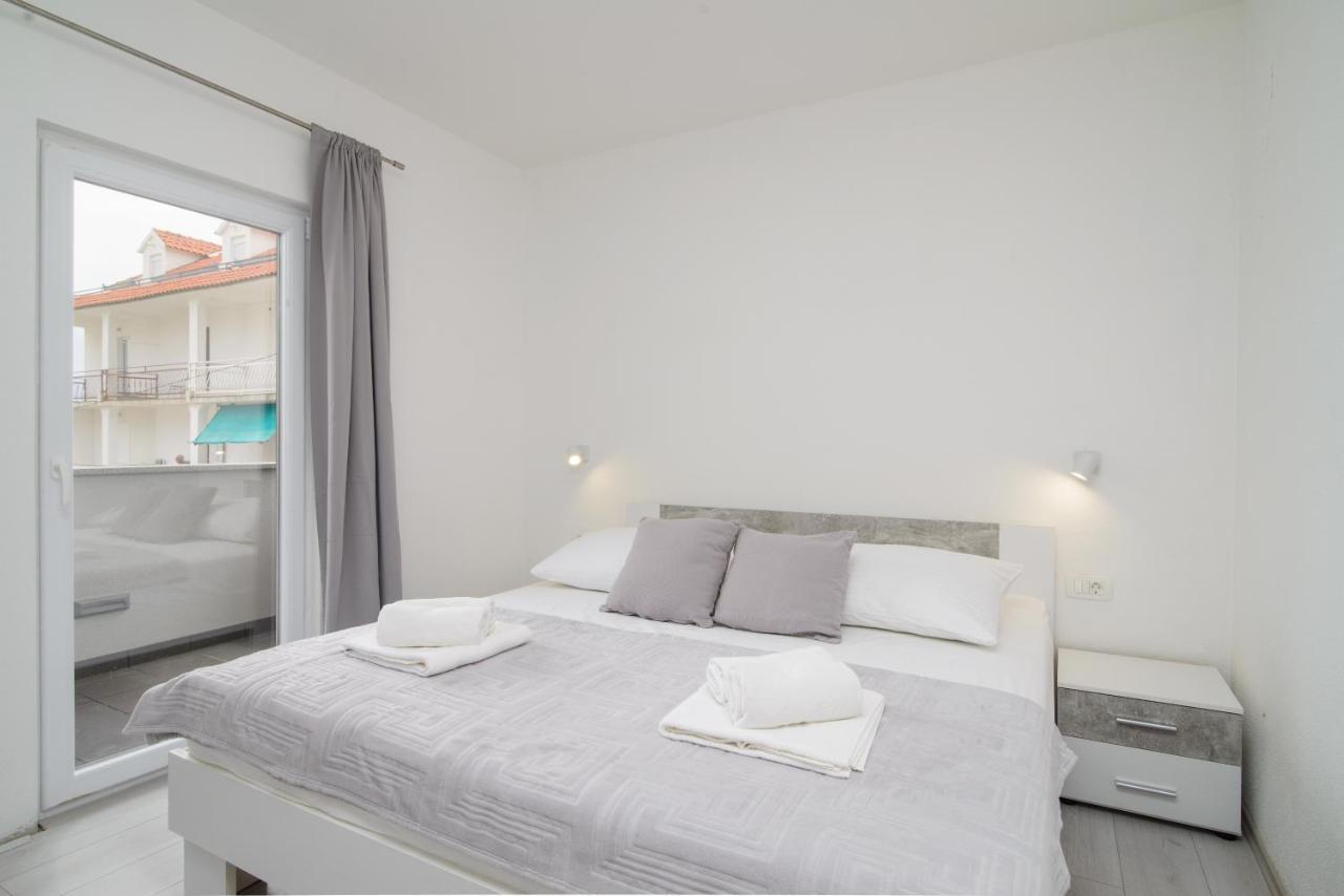 Apartments Pelja Trogir Exterior foto