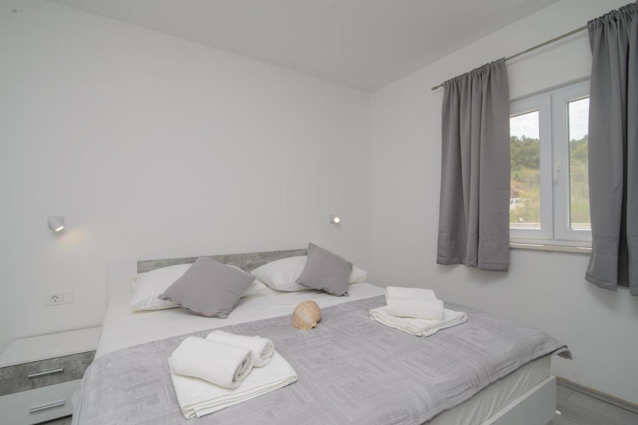 Apartments Pelja Trogir Exterior foto
