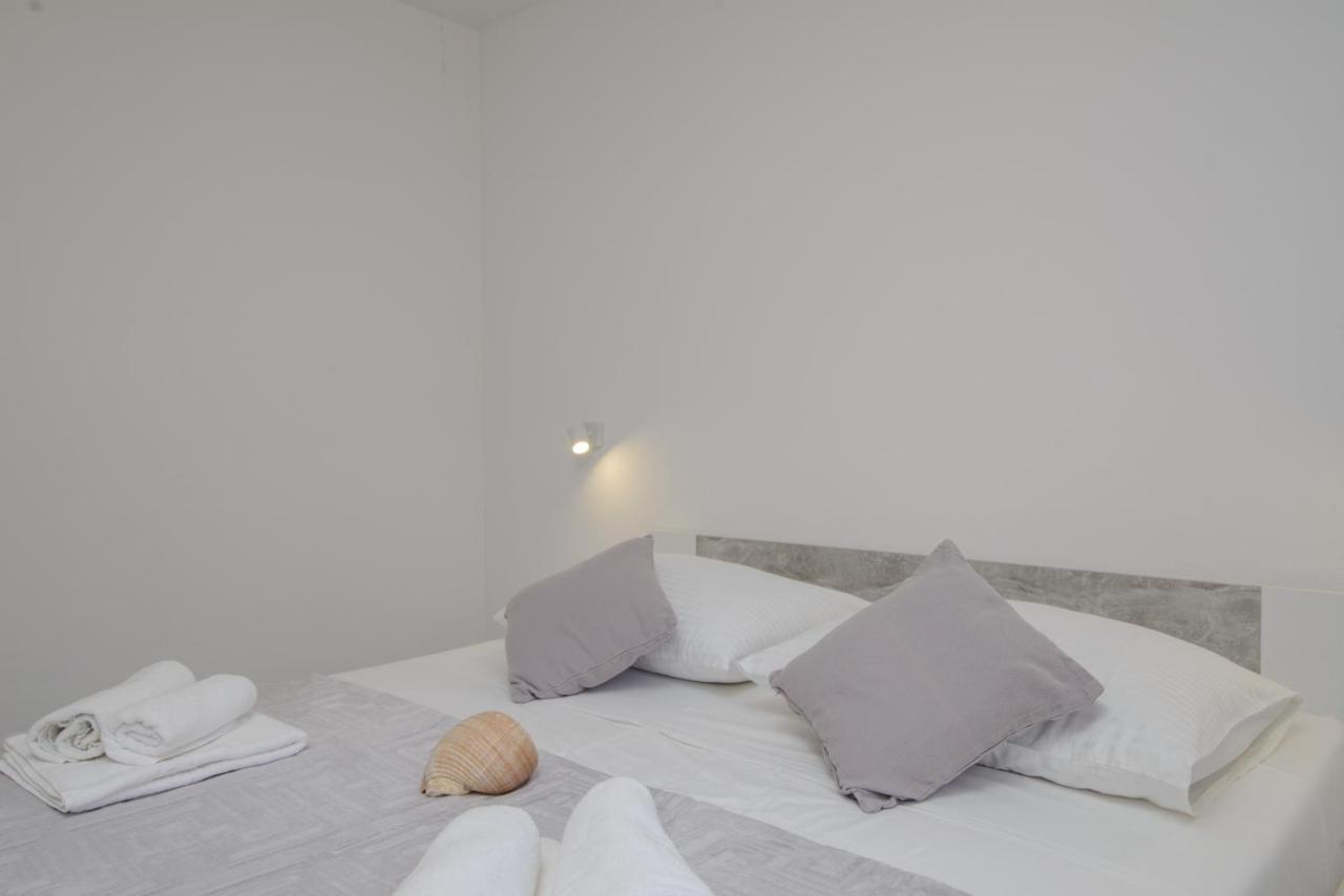 Apartments Pelja Trogir Exterior foto